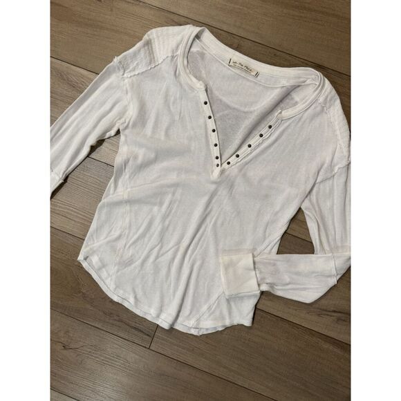 WE THE FREE PEOPLE S Small MILITARY MIX STUDDED HENLEY Women’s CUFF TEE White - Picture 5 of 5
